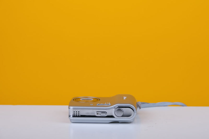 Nikon Coolpix L3 Digital Camera