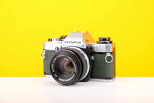Load image into Gallery viewer, Olympus OM10 35mm Film Camera with Zukio Olympus OM-System MC Auto-S 50mm f1.8 Auto-Zoom Lens in Green
