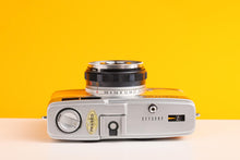 Load image into Gallery viewer, Olympus Trip 35 35mm Film Camera with Zuiko 40mm f2.8 Lens in Yellow
