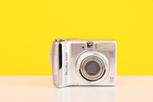 Load image into Gallery viewer, Canon Power Shot A560 Digicam Vintage Digital Camera
