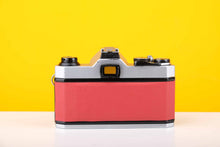 Load image into Gallery viewer, Pentax K1000 35mm Film Camera with SMC Pentax M 50mm f/2 Prime Lens in Red
