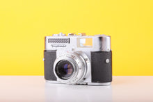 Load image into Gallery viewer, Voigtlander Vito BL 35mm Film Camera with Color-Skopar 50mm f/2.8 Lens
