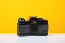 Load image into Gallery viewer, Praktica B200 35mm SLR Film Camera with Prakticar Pentacon 50mm f2.4 MC Lens
