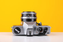 Load image into Gallery viewer, Praktica Super TL1000 with Carl Zeiss 50mm f/2.8 Prime Lens
