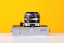 Load image into Gallery viewer, Praktica Super TL1000 with Carl Zeiss 50mm f/2.8 Prime Lens
