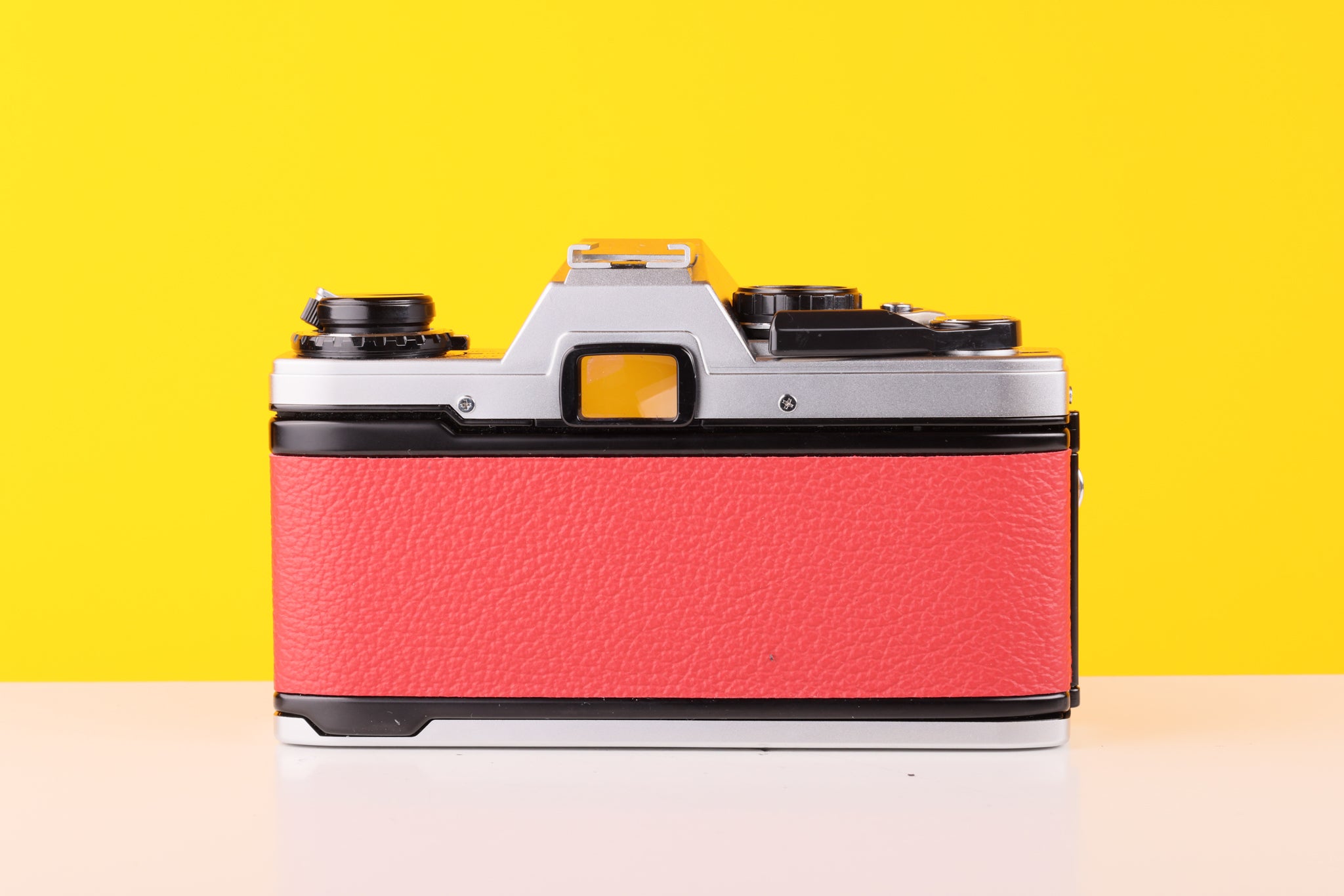 Olympus OM10 35mm Film Camera with Zuiko 50mm f1.8 Prime Lens Red