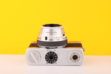 Load image into Gallery viewer, Carl Zeiss Werra Mat 35mm Scale Focus Camera
