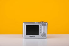 Load image into Gallery viewer, Samsung Digimax S500 Digital Camera
