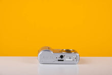 Load image into Gallery viewer, Samsung Digimax S500 Digital Camera
