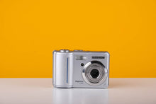 Load image into Gallery viewer, Samsung Digimax S500 Digital Camera
