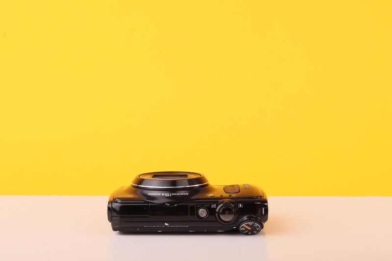 Fujifilm FinePix F600EXR 16MP Digital Compact Camera Black with 15x Optical Zoom