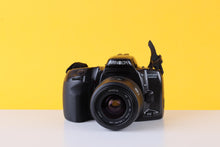 Load image into Gallery viewer, Minolta Dynax 500si 35mm Film Camera with Minolta Zoom 35-70mm f/3.5-4.5 Lens

