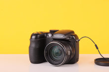 Load image into Gallery viewer, Fujifilm FinePix S2950 14MP Digital Bridge Camera
