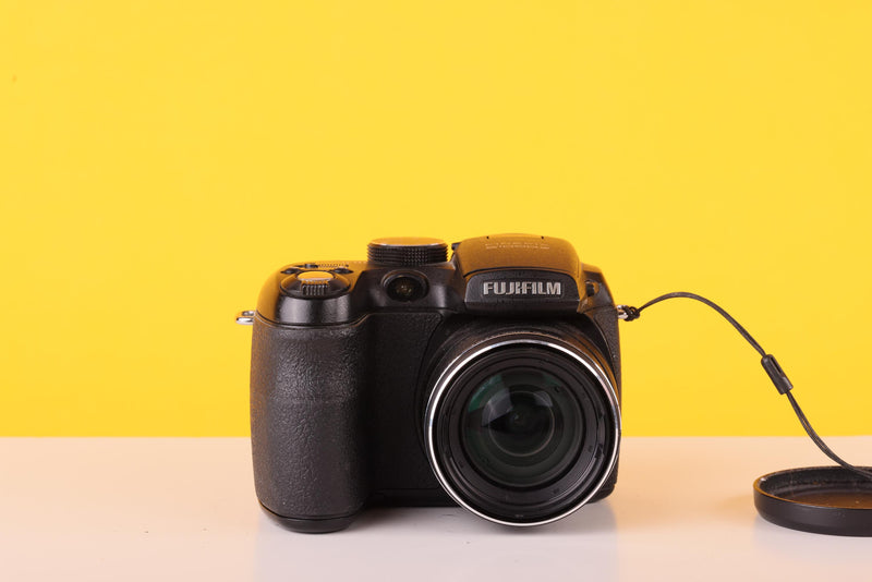 Fujifilm FinePix S2950 14MP Digital Bridge Camera