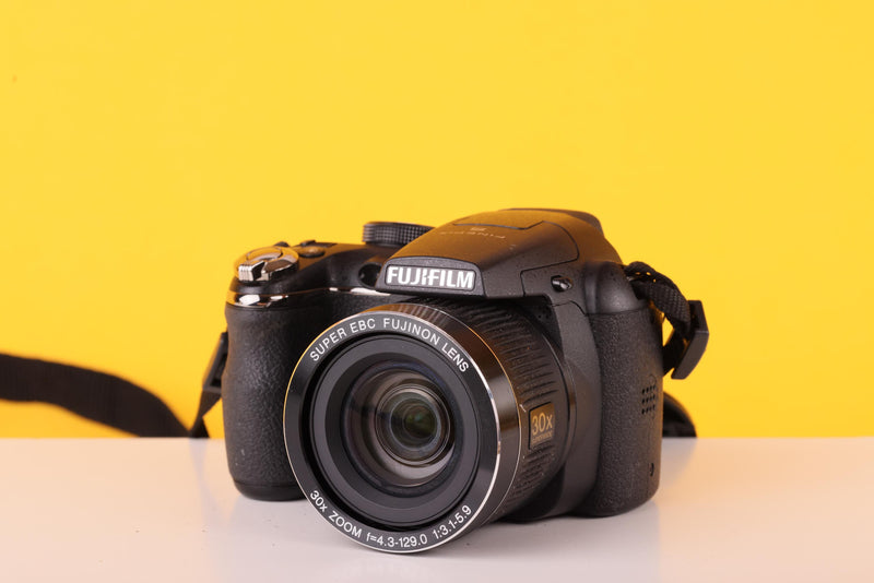 Fujifilm FinePix S4800 16MP Digital Bridge Camera