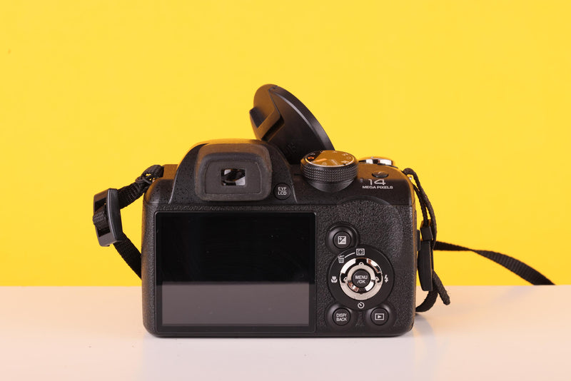 Fujifilm FinePix S4800 16MP Digital Bridge Camera
