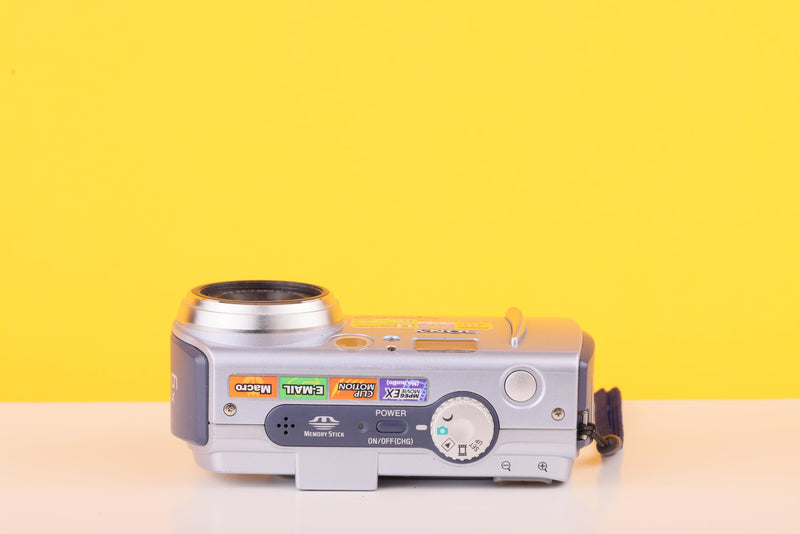 Sony Cyber-shot DSC-P93 5.1MP Compact Digital Camera