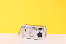 Load image into Gallery viewer, Samsung Digimax 301 3.2MP Compact Digital Camera
