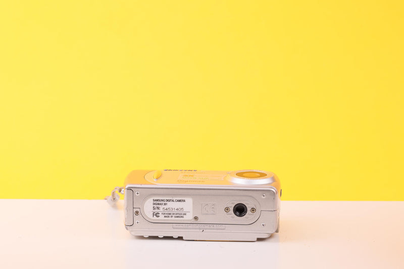 Samsung Digimax 301 3.2MP Compact Digital Camera
