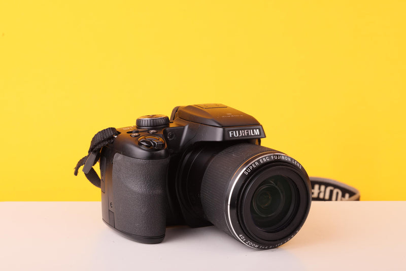 Fujifilm FinePix S8200 Bridge Digital Camera 40x Zoom