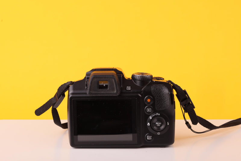 Fujifilm FinePix S8200 Bridge Digital Camera 40x Zoom
