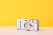 Load image into Gallery viewer, Fujifilm FinePix F700 Compact Digital Camera 3x Optical Zoom - Boxed
