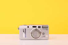Load image into Gallery viewer, Fujifilm FinePix F700 Compact Digital Camera 3x Optical Zoom - Boxed
