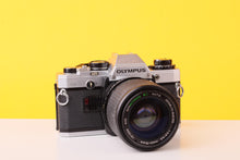 Load image into Gallery viewer, Olympus OM10 35mm Film SLR Camera + SunAction MC Auto Zoom 35–70mm f/3.5–4.5 Macro Lens
