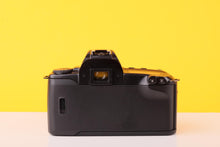 Load image into Gallery viewer, Canon EOS 500 35mm SLR film Camera with Canon EF 35-70mm f/3.5-4.5 Zoom Lens

