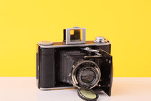 Load image into Gallery viewer, Voigtlander Bessa 66 120 Medium Format Folding Film Camera
