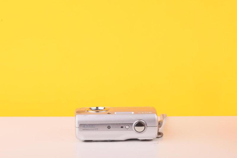 Sony Cyber-shot DSC-S40 4.1MP Digital Compact Camera Carl Zeiss Lens
