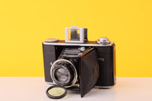 Load image into Gallery viewer, Voigtlander Bessa 66 120 Medium Format Folding Film Camera
