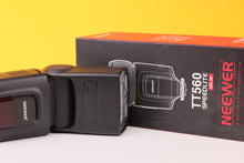 Load image into Gallery viewer, Neewer TT560 Speedlite Flash – Universal Hot Shoe Electronic Flash - Boxed
