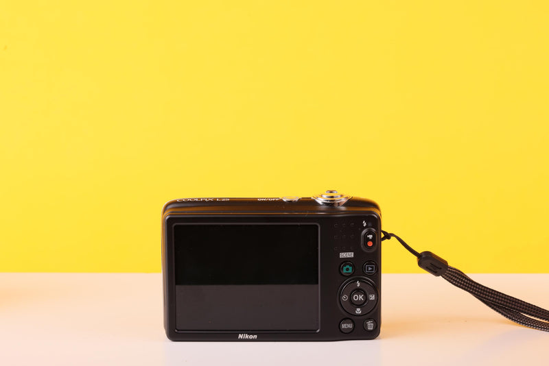 Nikon COOLPIX L25 10.1MP Digital Compact Camera - Boxed