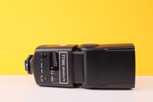 Load image into Gallery viewer, Neewer TT560 Speedlite Flash – Universal Hot Shoe Electronic Flash - Boxed
