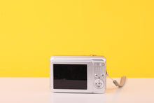 Load image into Gallery viewer, Fujifilm FinePix AV200 14MP Digital Compact Camera
