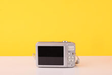 Load image into Gallery viewer, Samsung ES30 12.2MP Digital Compact Camera 5x Optical Zoom
