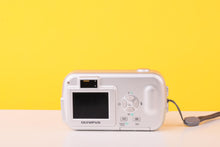 Load image into Gallery viewer, Olympus Camedia D-390 2.0MP Digital Compact Camera Silver
