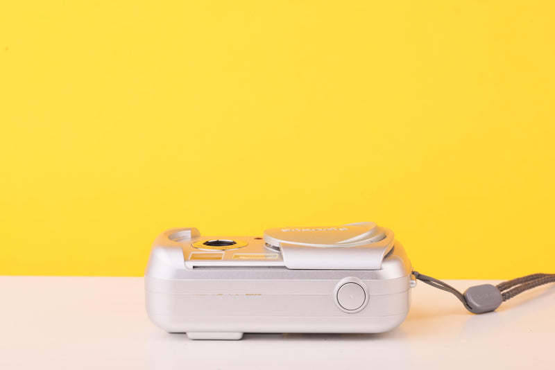 Olympus Camedia D-390 2.0MP Digital Compact Camera Silver