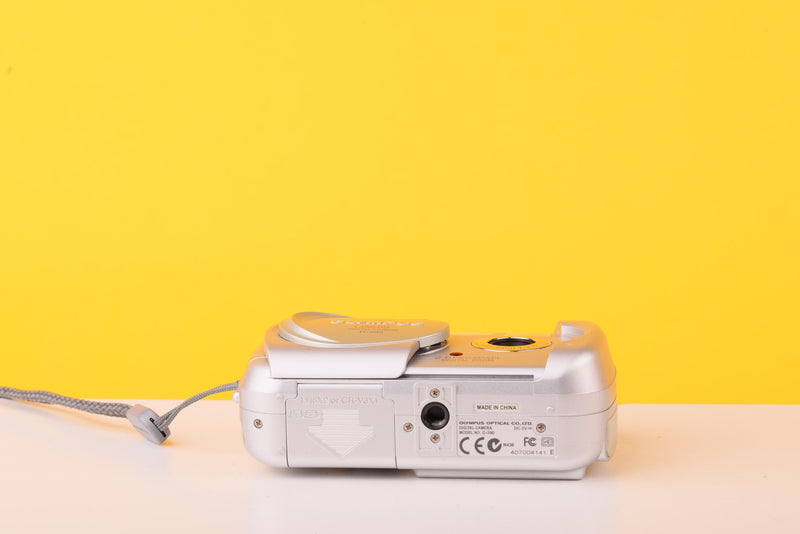 Olympus Camedia D-390 2.0MP Digital Compact Camera Silver