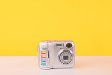 Load image into Gallery viewer, Nikon Coolpix 2200 2.0MP Digital Compact Camera 3x Optical Zoom
