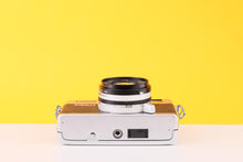 Load image into Gallery viewer, Canon Canonet QL19 G-III 35mm Rangefinder Film Camera with 40mm f/1.7 Lens

