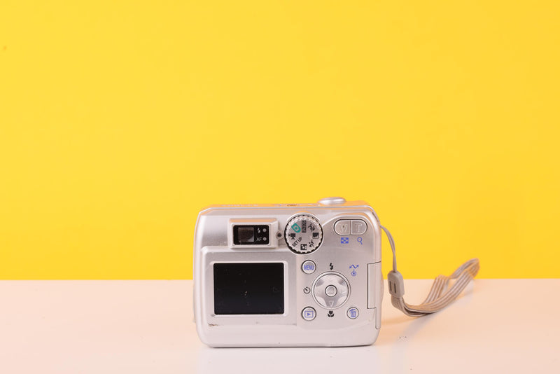 Nikon Coolpix 2200 2.0MP Digital Compact Camera 3x Optical Zoom