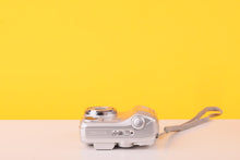 Load image into Gallery viewer, Nikon Coolpix 2200 2.0MP Digital Compact Camera 3x Optical Zoom
