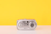 Load image into Gallery viewer, Samsung Digimax A7 7.0MP Digital Compact Camera 3x Optical Zoom
