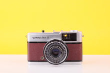 Load image into Gallery viewer, Olympus Trip 35 35mm Film Camera with Zuiko 40mm f2.8 Lens in Burgundy
