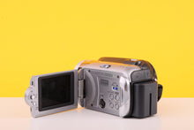 Load image into Gallery viewer, JVC Everio GZ-MG21 Hard Disk Camcorder 20GB 32x Optical Zoom
