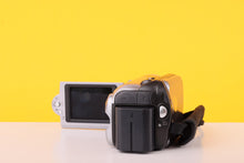 Load image into Gallery viewer, JVC Everio GZ-MG21 Hard Disk Camcorder 20GB 32x Optical Zoom
