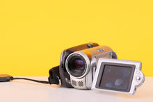 Load image into Gallery viewer, JVC Everio GZ-MG21 Hard Disk Camcorder 20GB 32x Optical Zoom
