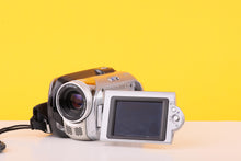 Load image into Gallery viewer, JVC Everio GZ-MG21 Hard Disk Camcorder 20GB 32x Optical Zoom
